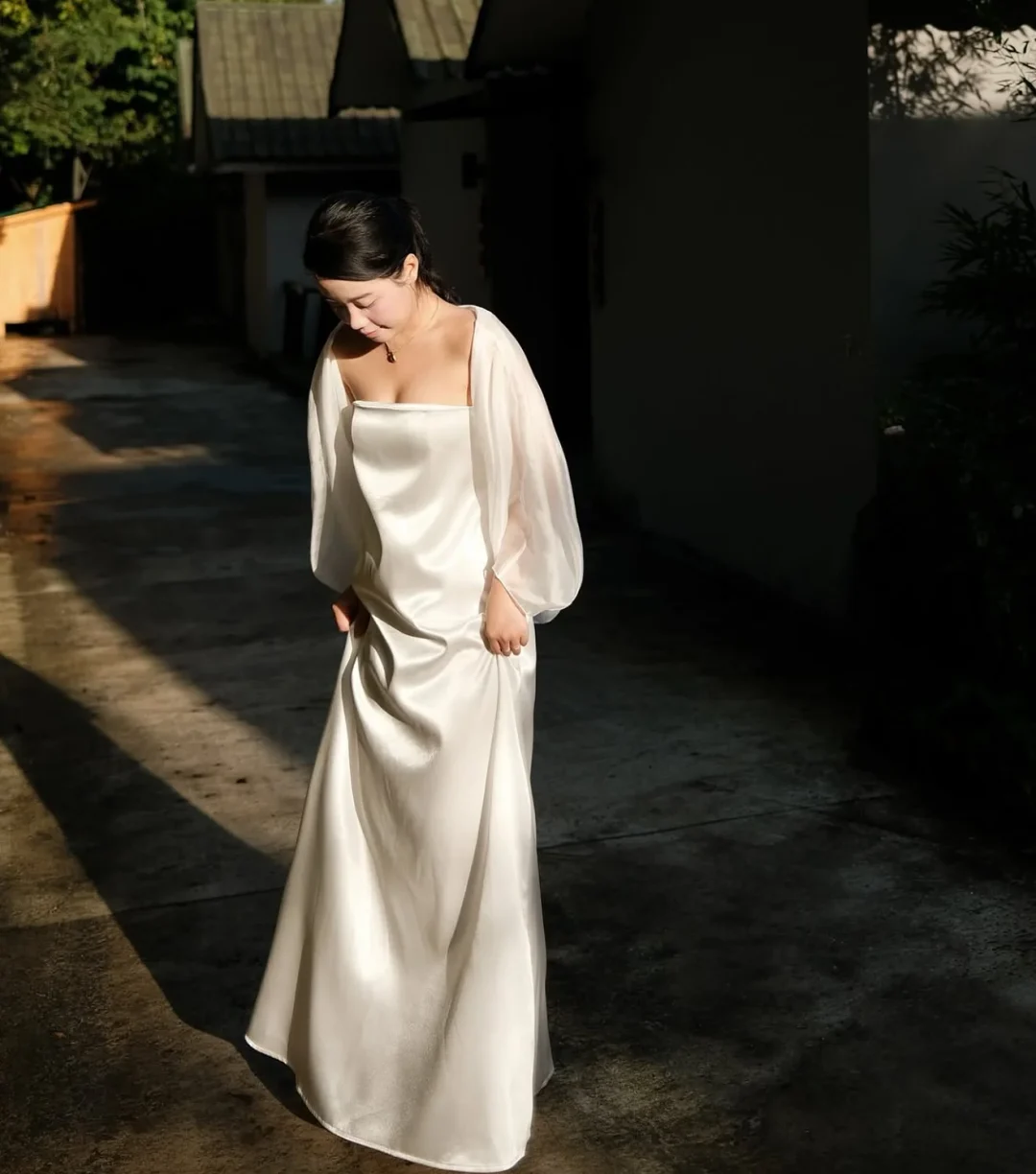 Photo 4 of Váy Leila trắng trễ vai WeWear