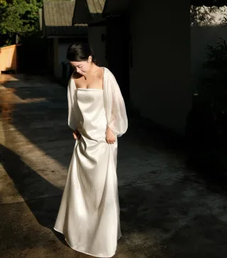 Photo 4 of Váy Leila trắng trễ vai WeWear