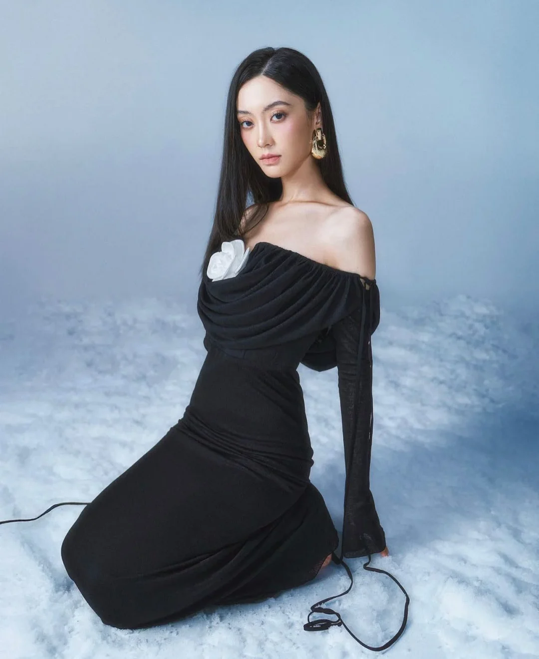 Photo 4 of Váy maxi đen trễ vai Oia Studios Pamela