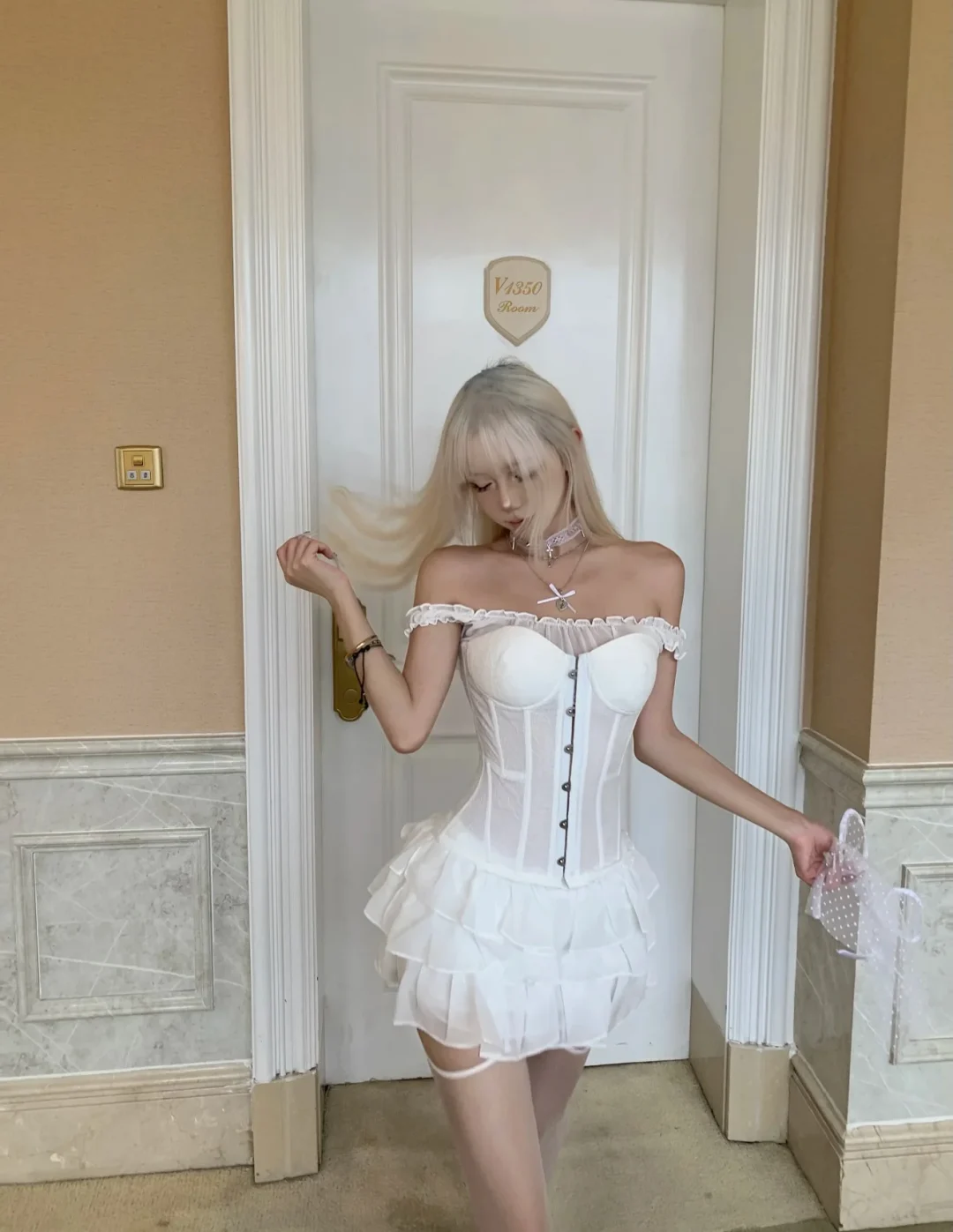 Ảnh 9 của Set áo corset chân váy Million Lotus kem