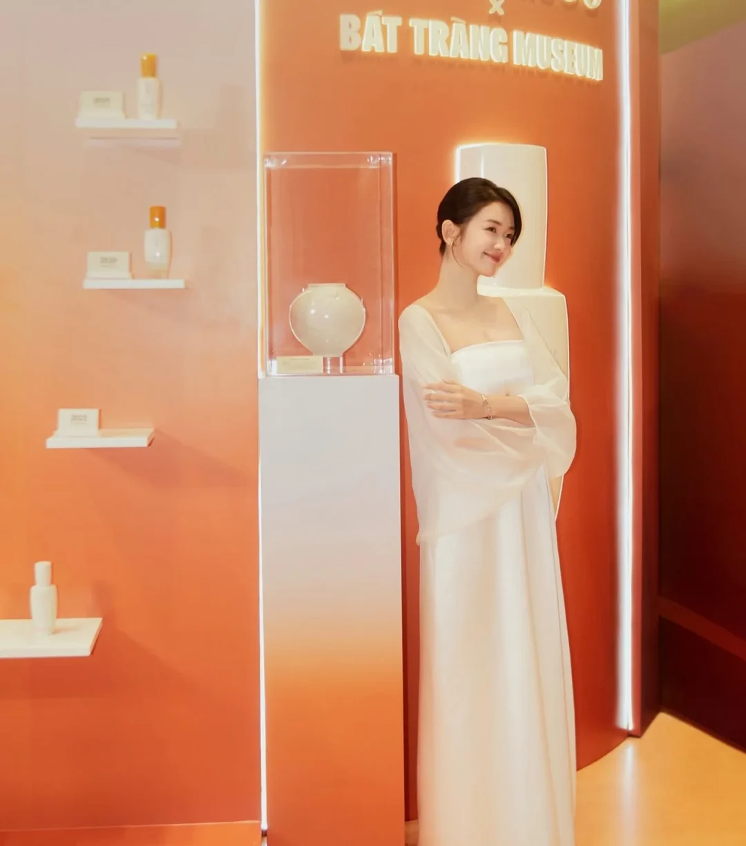 Photo 7 of Váy Leila trắng trễ vai WeWear