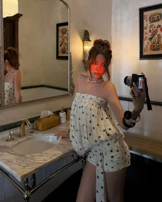 Photo 3 of Váy strapless chấm bi trắng Elio DT0058
