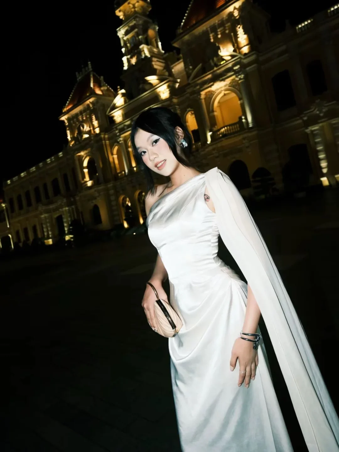 Ảnh 6 của Váy dạ hội satin một vai Missi Dress
