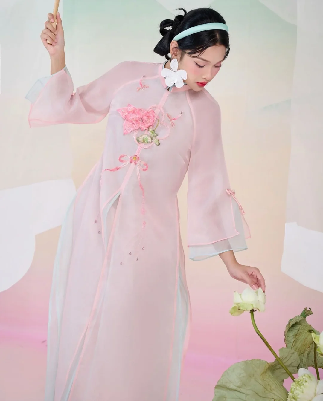 Ảnh 1 của Áo dài hồng suông thêu hoa Nguyệt Liên