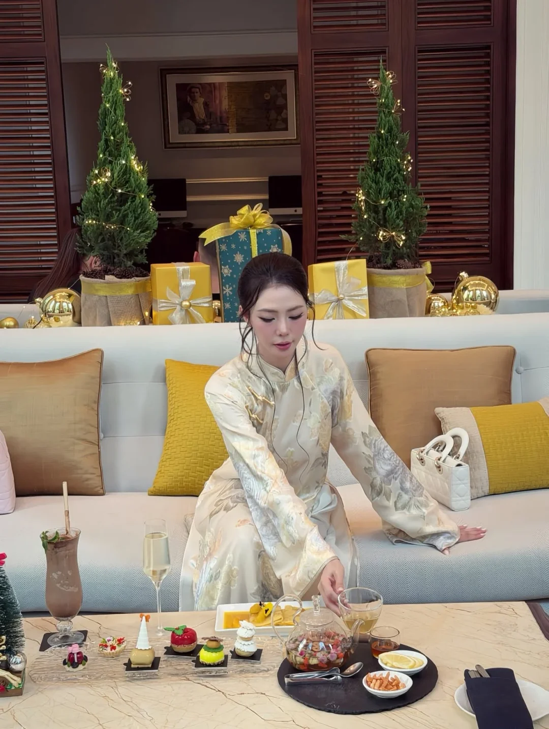 Ảnh 6 của Áo dài lụa kem Edini cúc bạc nữ