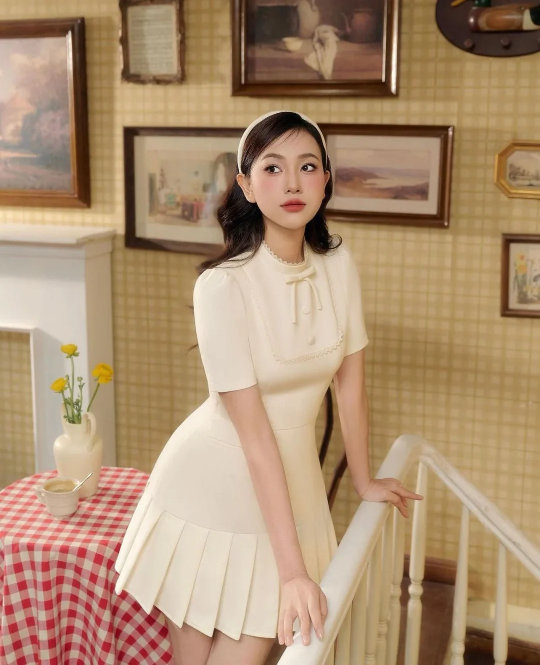 Ảnh 4 của Váy cổ nơ trắng kem Jessie Dress