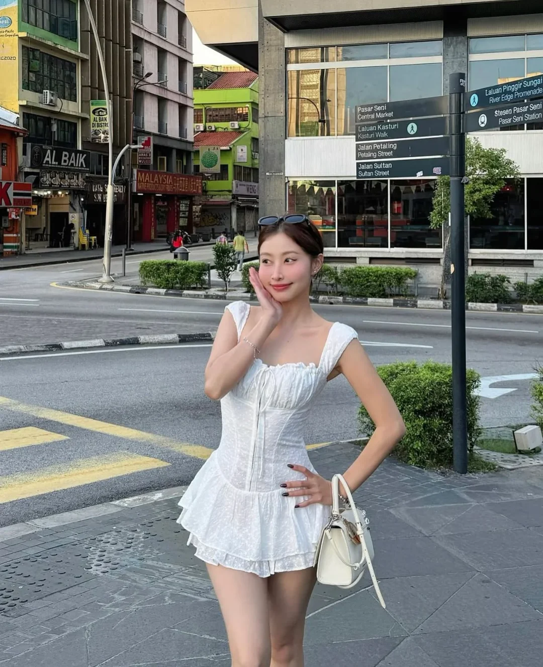 Ảnh 4 của Váy mini trắng corset ren Emilie size S