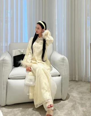 Photo 4 of Áo dài Uyển Ân trắng lông vũ Maison Havu