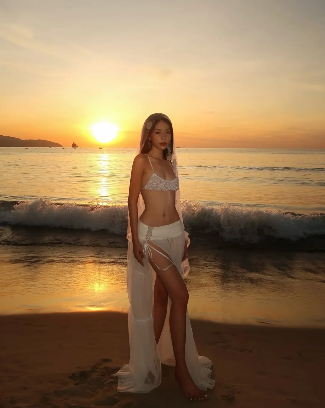 Photo 7 of Bộ Bra Aura Và Chân Váy Tulia Trắng