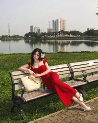 Ảnh 1 của Đầm body đỏ hở lưng Selena DD0015