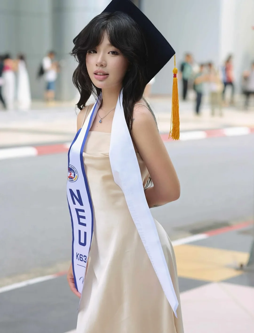 Ảnh 7 của Váy lụa trắng SK0006 tay loe nữ