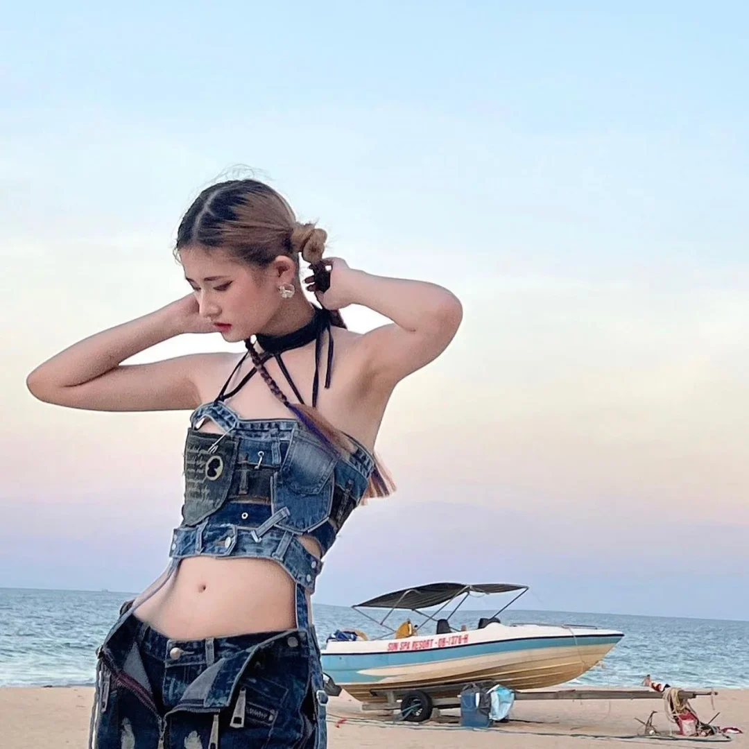 Ảnh 2 của Áo crop denim custom halter CHU DADA
