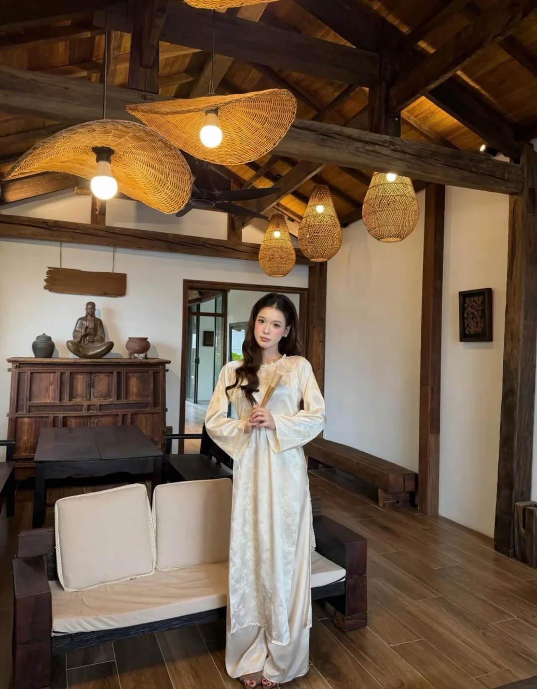 Photo 4 of Áo dài lụa gấm trắng kem nữ thanh lịch