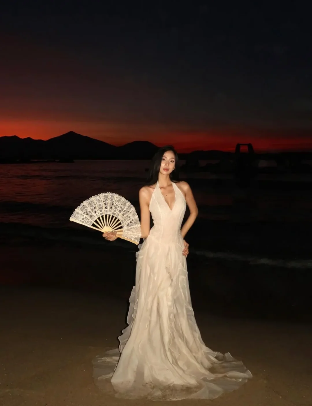 Ảnh 4 của Đầm maxi trắng hở lưng Amelie Cersi