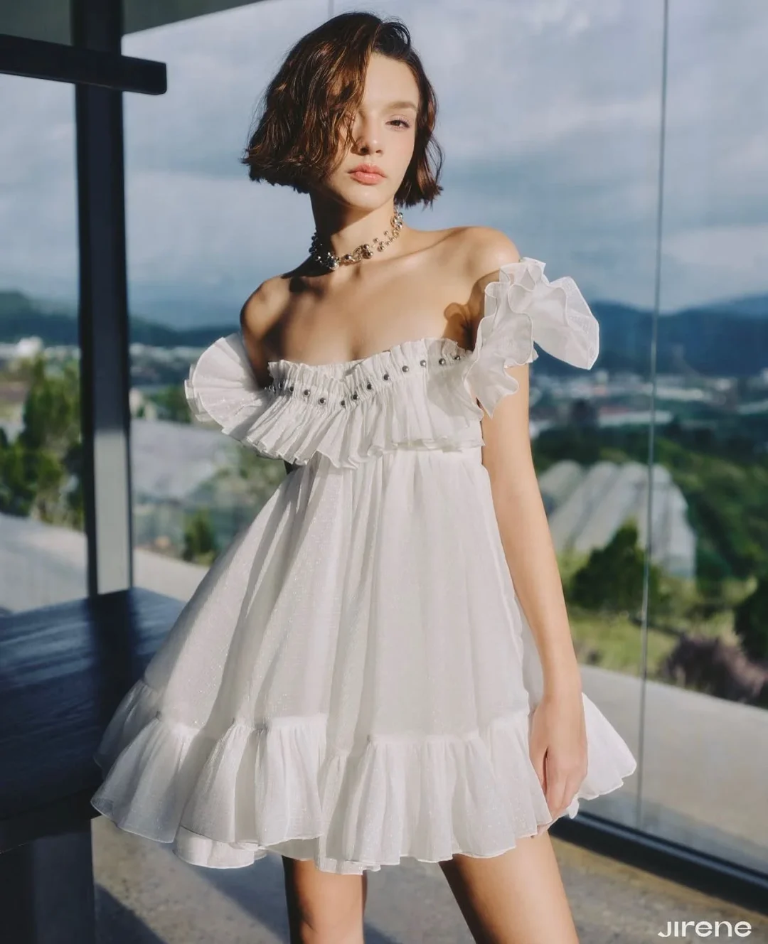 Photo 7 of Váy babydoll trắng trễ vai Jirene DT0030