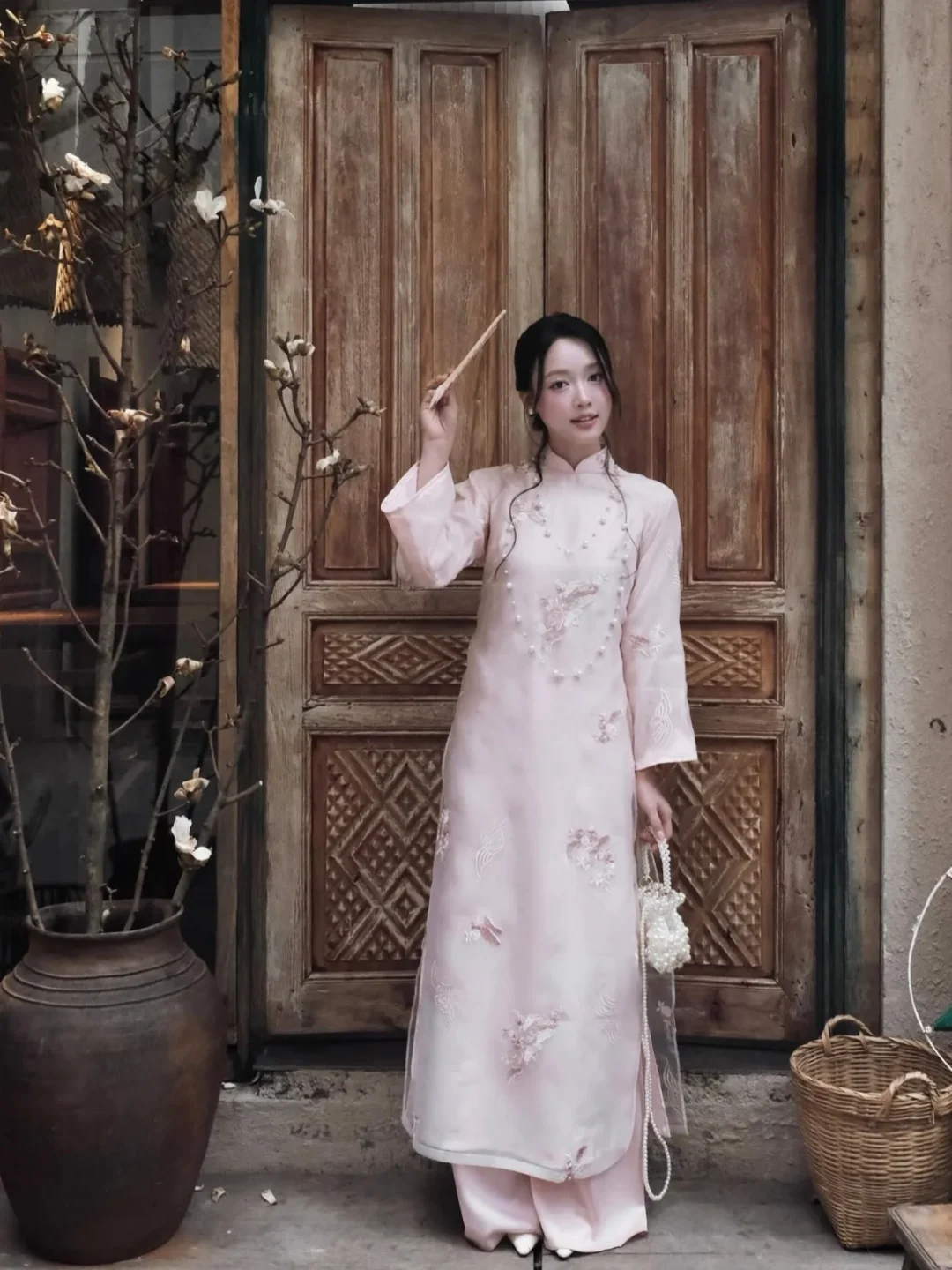 Ảnh 1 của Áo dài tơ thêu hồng Ngọc Vân Rozzy
