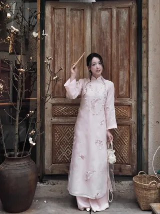 Ảnh 1 của Áo dài tơ thêu hồng Ngọc Vân Rozzy