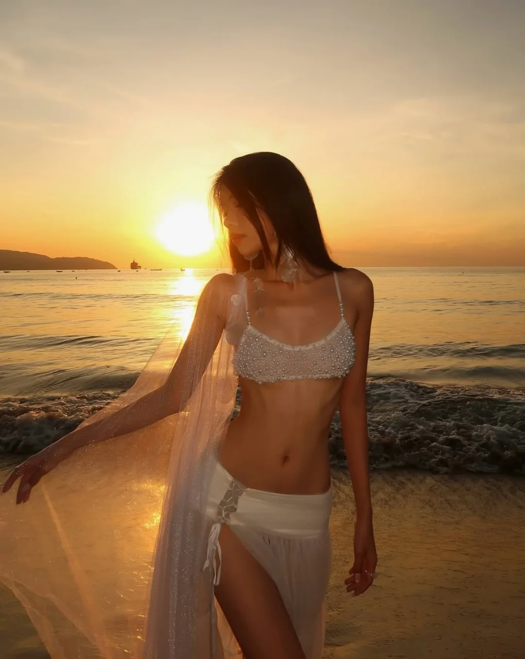 Photo 10 of Bộ Bra Aura Và Chân Váy Tulia Trắng