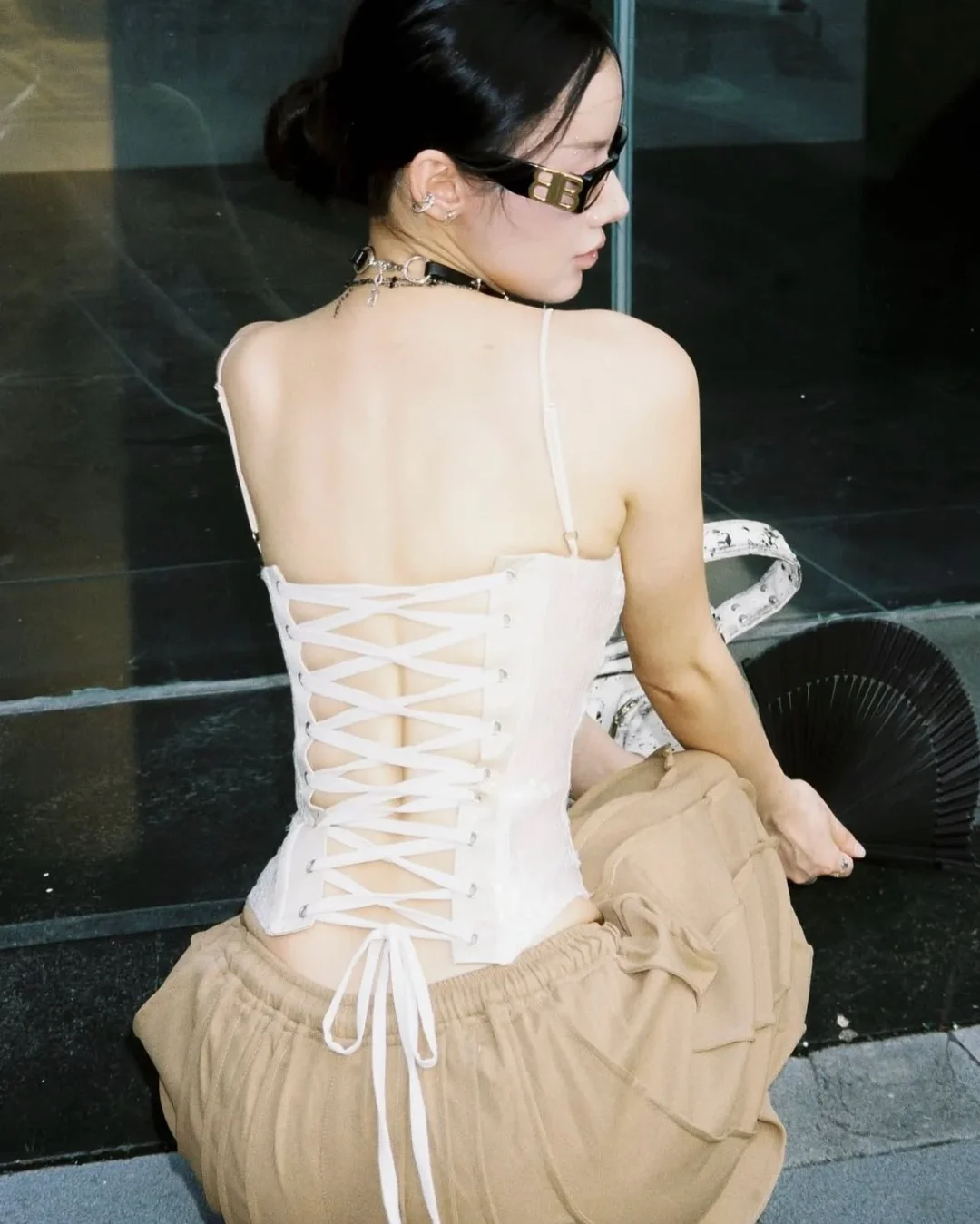 Photo 3 of Set Corset Lấp Lánh Be Kèm Quần Ống Rộng Nâu