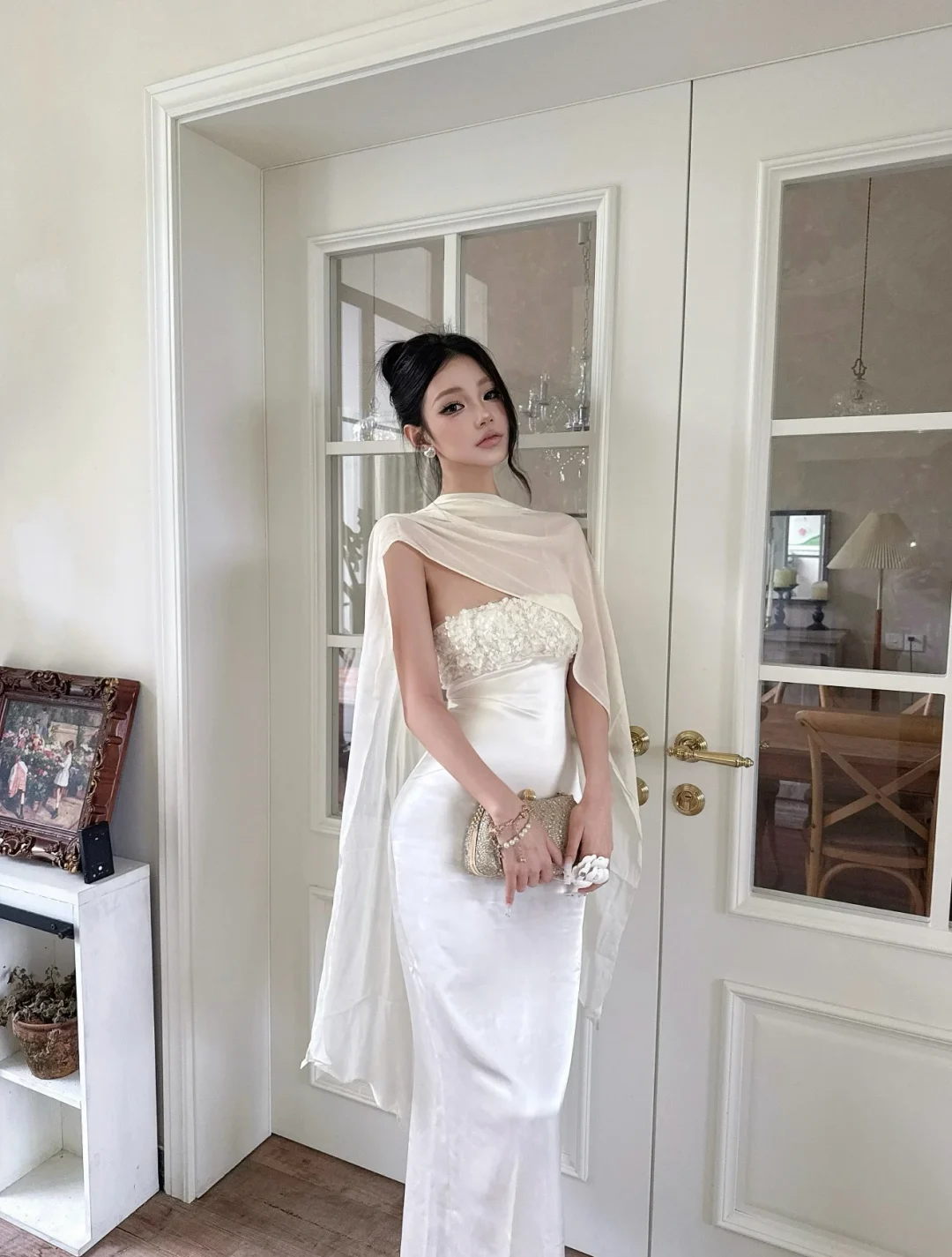 Photo 8 of Váy lụa kem đính sequin quấn khăn