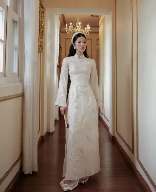 Ảnh 2 của Áo dài lụa kem thêu vàng Du Nhiên
