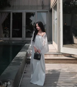 Photo 2 of Váy Leila trắng trễ vai WeWear